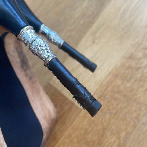 Authentic Gucci  size 6 - Picture 8 of 17